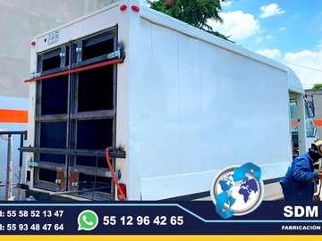 Fabricantes de Cajas secas, con copote, Carrocerias, Remolques, Plataformas, Redilas, Estaquitas, Auto tanques pipas de agua, Unidades Moviles SDM Global Mexico somos una empresa líder como fabricantes de cajas secas, carrocerias redilas, semi remolques, plataformas, auto tanques pipas para agua, estacas, con personal altamente capasitado para su fabricacion de Unidades Moviles Especiales en Mexico.Las cajas secas y carrocerias son de varios tamaños, para transportar diferentes productos y mercancias. Están construidas generalmente de aluminio y madera. Estas carrocerias y cajas secas se sujetan a la parte trasera del chasis. Protegen los productos que no necesitan estar refrigerados, para transportarlo y hacerlos llegar a su destino en el mejor estado posible.Somos una Empresa Mexicana líder en el mercado con años de experiencia, especialistas como fabrica de Carrocerias y cajas secas, Unidades moviles, remolques, pipas de agua, auto tanuqyes, compactadores de basura, alargado y acorazado de chasis, equipamiento de patrullas, ambulancias de traslado, gruas de arrastre plataforma, rampas hidraulicas, redilas, estaquitas, fabricantes de unidades moviles especiales para dependencias de gobierno.Somos fabribricantes directos, distribuidores en todo Mexico, comunicate y te atenderemos personalmente.