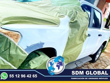 Fabricantes de Cajas secas, con copote, Carrocerias, Remolques, Plataformas, Redilas, Estaquitas, Auto tanques pipas de agua, Unidades Moviles SDM Global Mexico somos una empresa líder como fabricantes de cajas secas, carrocerias redilas, semi remolques, plataformas, auto tanques pipas para agua, estacas, con personal altamente capasitado para su fabricacion de Unidades Moviles Especiales en Mexico.Las cajas secas y carrocerias son de varios tamaños, para transportar diferentes productos y mercancias. Están construidas generalmente de aluminio y madera. Estas carrocerias y cajas secas se sujetan a la parte trasera del chasis. Protegen los productos que no necesitan estar refrigerados, para transportarlo y hacerlos llegar a su destino en el mejor estado posible.Somos una Empresa Mexicana líder en el mercado con años de experiencia, especialistas como fabrica de Carrocerias y cajas secas, Unidades moviles, remolques, pipas de agua, auto tanuqyes, compactadores de basura, alargado y acorazado de chasis, equipamiento de patrullas, ambulancias de traslado, gruas de arrastre plataforma, rampas hidraulicas, redilas, estaquitas, fabricantes de unidades moviles especiales para dependencias de gobierno.Somos fabribricantes directos, distribuidores en todo Mexico, comunicate y te atenderemos personalmente.