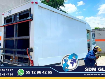 Fabricantes de Auto tanques o carrocerias tipo pipas para el almacenamiento y conservación de productos líquidos o sólidos SDM Global Mexico somos una empresa líder en la fabricacion y venta de Auto Tanques o carrocerias tipo Pipas de agua con capacidad de 3000 lt, 5000 lt, 10,000 lt, 15000 lt, 20,000 litros, auto tanques de agua fijos y moviles, con personal altamente capasitado para su fabricacion.Un Auto tanque de agua es un depósito destinado a almacenar agua para consumo humano o cualquier otro uso. Son un elemento fundamental en una red de abastecimiento de agua potable, para compensar las variaciones horarias de la demanda de agua potable.Somos una Empresa Mexicana líder en el Mercado con años de experiencia, especialistas en la fabricacion de carrocerias tipo pipas de agua, y como fabricantes de Auto tanques de agua, Unidades Moviles Especiales, carrocerias, remolques, recolectores compactadores de basura, alargado y acorazado de chasis, equipamiento de patrullas, ambulancias de traslado, gruas de arrastre plataforma, rampas hidraulicas, redilas, estaquitas, cajas secas con copete.Somos fabribricantes directos, distribuidores en todo Mexico, comunicate y te atenderemos personalmente. Fabricantes de Auto tanques o carrocerias tipo pipas para el almacenamiento y conservación de productos líquidos o sólidos SDM Global Mexico somos una empresa líder en la fabricacion y venta de Auto Tanques o carrocerias tipo Pipas de agua con capacidad de 3000 lt, 5000 lt, 10,000 lt, 15000 lt, 20,000 litros, auto tanques de agua fijos y moviles, con personal altamente capasitado para su fabricacion.Un Auto tanque de agua es un depósito destinado a almacenar agua para consumo humano o cualquier otro uso. Son un elemento fundamental en una red de abastecimiento de agua potable, para compensar las variaciones horarias de la demanda de agua potable.Somos una Empresa Mexicana líder en el Mercado con años de experiencia, especialistas en la fabricacion de carrocerias tipo pipas de agua, y como fabricantes de Auto tanques de agua, Unidades Moviles Especiales, carrocerias, remolques, recolectores compactadores de basura, alargado y acorazado de chasis, equipamiento de patrullas, ambulancias de traslado, gruas de arrastre plataforma, rampas hidraulicas, redilas, estaquitas, cajas secas con copete.Somos fabribricantes directos, distribuidores en todo Mexico, comunicate y te atenderemos personalmente.