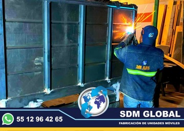 Fabricantes de Redilas y Estaquitas para camionetas y camiones Ford Nissan RAM Chevrolet Hino Foton Izusu Hyundai International Mercedez Benz Freightliner Volvo Man VW modelos 2024, 2025 SDM Global Mexico somos una empresa líder como fabricantes de Redilas y estaquitas cajas y carrocerias, semi remolques, plataformas, con personal altamente capasitado para su fabricacion. En México, las redilas o estaquitas son estructuras metálicas o de madera que se montan en la parte trasera de las camionetas de carga para aumentar su capacidad de transporte. Las redilas o estaquitas pueden tener lados abatibles o desmontables, lo que facilita la carga y descarga de mercancías redilas o estaquitas venta de carrocerias.Somos una Empresa Mexicana líder en el Mercado con años de experiencia, especialistas como fabrica de Redilas estaquitas, Cajas secas, Unidades moviles, carrocerias, remolques,pipas de agua, autotanques, compactadores de basura, alargado y acorazado de chasis, equipamiento de patrullas, ambulancias de traslado, gruas de plataforma, rampas hidraulicas, redilas estaquitas, cajas secas, fabricantes de unidades moviles especiales.Somos fabribricantes directos, distribuidores en todo Mexico, comunicate y te atenderemos personalmente. Fabricantes de Redilas y Estaquitas para camionetas y camiones Ford Nissan RAM Chevrolet Hino Foton Izusu Hyundai International Mercedez Benz Freightliner Volvo Man VW modelos 2024, 2025 SDM Global Mexico somos una empresa líder como fabricantes de Redilas y estaquitas cajas y carrocerias, semi remolques, plataformas, con personal altamente capasitado para su fabricacion. En México, las redilas o estaquitas son estructuras metálicas o de madera que se montan en la parte trasera de las camionetas de carga para aumentar su capacidad de transporte. Las redilas o estaquitas pueden tener lados abatibles o desmontables, lo que facilita la carga y descarga de mercancías redilas o estaquitas venta de carrocerias.Somos una Empresa Mexicana líder en el Mercado con años de experiencia, especialistas como fabrica de Redilas estaquitas, Cajas secas, Unidades moviles, carrocerias, remolques,pipas de agua, autotanques, compactadores de basura, alargado y acorazado de chasis, equipamiento de patrullas, ambulancias de traslado, gruas de plataforma, rampas hidraulicas, redilas estaquitas, cajas secas, fabricantes de unidades moviles especiales.Somos fabribricantes directos, distribuidores en todo Mexico, comunicate y te atenderemos personalmente.