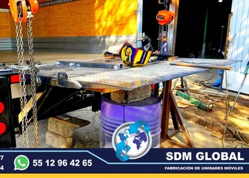 Fabricantes de Redilas y Estaquitas para camionetas y camiones Ford Nissan RAM Chevrolet Hino Foton Izusu Hyundai International Mercedez Benz Freightliner Volvo Man VW modelos 2024, 2025 SDM Global Mexico somos una empresa líder como fabricantes de Redilas y estaquitas cajas y carrocerias, semi remolques, plataformas, con personal altamente capasitado para su fabricacion. En México, las redilas o estaquitas son estructuras metálicas o de madera que se montan en la parte trasera de las camionetas de carga para aumentar su capacidad de transporte. Las redilas o estaquitas pueden tener lados abatibles o desmontables, lo que facilita la carga y descarga de mercancías redilas o estaquitas venta de carrocerias.Somos una Empresa Mexicana líder en el Mercado con años de experiencia, especialistas como fabrica de Redilas estaquitas, Cajas secas, Unidades moviles, carrocerias, remolques,pipas de agua, autotanques, compactadores de basura, alargado y acorazado de chasis, equipamiento de patrullas, ambulancias de traslado, gruas de plataforma, rampas hidraulicas, redilas estaquitas, cajas secas, fabricantes de unidades moviles especiales.Somos fabribricantes directos, distribuidores en todo Mexico, comunicate y te atenderemos personalmente. Fabricantes de Redilas y Estaquitas para camionetas y camiones Ford Nissan RAM Chevrolet Hino Foton Izusu Hyundai International Mercedez Benz Freightliner Volvo Man VW modelos 2024, 2025 SDM Global Mexico somos una empresa líder como fabricantes de Redilas y estaquitas cajas y carrocerias, semi remolques, plataformas, con personal altamente capasitado para su fabricacion. En México, las redilas o estaquitas son estructuras metálicas o de madera que se montan en la parte trasera de las camionetas de carga para aumentar su capacidad de transporte. Las redilas o estaquitas pueden tener lados abatibles o desmontables, lo que facilita la carga y descarga de mercancías redilas o estaquitas venta de carrocerias.Somos una Empresa Mexicana líder en el Mercado con años de experiencia, especialistas como fabrica de Redilas estaquitas, Cajas secas, Unidades moviles, carrocerias, remolques,pipas de agua, autotanques, compactadores de basura, alargado y acorazado de chasis, equipamiento de patrullas, ambulancias de traslado, gruas de plataforma, rampas hidraulicas, redilas estaquitas, cajas secas, fabricantes de unidades moviles especiales.Somos fabribricantes directos, distribuidores en todo Mexico, comunicate y te atenderemos personalmente.