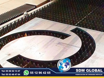 Fabricantes de Cajas secas, con copote, Carrocerias, Remolques, Plataformas, Redilas, Estaquitas, Auto tanques pipas de agua, Unidades Moviles SDM Global Mexico somos una empresa líder como fabricantes de cajas secas, carrocerias redilas, semi remolques, plataformas, auto tanques pipas para agua, estacas, con personal altamente capasitado para su fabricacion de Unidades Moviles Especiales en Mexico.Las cajas secas y carrocerias son de varios tamaños, para transportar diferentes productos y mercancias. Están construidas generalmente de aluminio y madera. Estas carrocerias y cajas secas se sujetan a la parte trasera del chasis. Protegen los productos que no necesitan estar refrigerados, para transportarlo y hacerlos llegar a su destino en el mejor estado posible.Somos una Empresa Mexicana líder en el mercado con años de experiencia, especialistas como fabrica de Carrocerias y cajas secas, Unidades moviles, remolques, pipas de agua, auto tanuqyes, compactadores de basura, alargado y acorazado de chasis, equipamiento de patrullas, ambulancias de traslado, gruas de arrastre plataforma, rampas hidraulicas, redilas, estaquitas, fabricantes de unidades moviles especiales para dependencias de gobierno.Somos fabribricantes directos, distribuidores en todo Mexico, comunicate y te atenderemos personalmente.