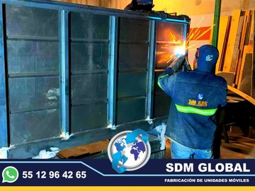 Fabricantes de Cajas secas, con copote, Carrocerias, Remolques, Plataformas, Redilas, Estaquitas, Auto tanques pipas de agua, Unidades Moviles SDM Global Mexico somos una empresa líder como fabricantes de cajas secas, carrocerias redilas, semi remolques, plataformas, auto tanques pipas para agua, estacas, con personal altamente capasitado para su fabricacion de Unidades Moviles Especiales en Mexico.Las cajas secas y carrocerias son de varios tamaños, para transportar diferentes productos y mercancias. Están construidas generalmente de aluminio y madera. Estas carrocerias y cajas secas se sujetan a la parte trasera del chasis. Protegen los productos que no necesitan estar refrigerados, para transportarlo y hacerlos llegar a su destino en el mejor estado posible.Somos una Empresa Mexicana líder en el mercado con años de experiencia, especialistas como fabrica de Carrocerias y cajas secas, Unidades moviles, remolques, pipas de agua, auto tanuqyes, compactadores de basura, alargado y acorazado de chasis, equipamiento de patrullas, ambulancias de traslado, gruas de arrastre plataforma, rampas hidraulicas, redilas, estaquitas, fabricantes de unidades moviles especiales para dependencias de gobierno.Somos fabribricantes directos, distribuidores en todo Mexico, comunicate y te atenderemos personalmente.