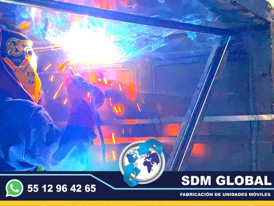 Fabricantes de Cajas secas, con copote, Carrocerias, Remolques, Plataformas, Redilas, Estaquitas, Auto tanques pipas de agua, Unidades Moviles SDM Global Mexico somos una empresa líder como fabricantes de cajas secas, carrocerias redilas, semi remolques, plataformas, auto tanques pipas para agua, estacas, con personal altamente capasitado para su fabricacion de Unidades Moviles Especiales en Mexico.Las cajas secas y carrocerias son de varios tamaños, para transportar diferentes productos y mercancias. Están construidas generalmente de aluminio y madera. Estas carrocerias y cajas secas se sujetan a la parte trasera del chasis. Protegen los productos que no necesitan estar refrigerados, para transportarlo y hacerlos llegar a su destino en el mejor estado posible.Somos una Empresa Mexicana líder en el mercado con años de experiencia, especialistas como fabrica de Carrocerias y cajas secas, Unidades moviles, remolques, pipas de agua, auto tanuqyes, compactadores de basura, alargado y acorazado de chasis, equipamiento de patrullas, ambulancias de traslado, gruas de arrastre plataforma, rampas hidraulicas, redilas, estaquitas, fabricantes de unidades moviles especiales para dependencias de gobierno.Somos fabribricantes directos, distribuidores en todo Mexico, comunicate y te atenderemos personalmente.