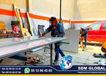 Fabricantes de Redilas y Estaquitas para camionetas y camiones Ford Nissan RAM Chevrolet Hino Foton Izusu Hyundai International Mercedez Benz Freightliner Volvo Man VW modelos 2024, 2025 SDM Global Mexico somos una empresa líder como fabricantes de Redilas y estaquitas cajas y carrocerias, semi remolques, plataformas, con personal altamente capasitado para su fabricacion. En México, las redilas o estaquitas son estructuras metálicas o de madera que se montan en la parte trasera de las camionetas de carga para aumentar su capacidad de transporte. Las redilas o estaquitas pueden tener lados abatibles o desmontables, lo que facilita la carga y descarga de mercancías redilas o estaquitas venta de carrocerias.Somos una Empresa Mexicana líder en el Mercado con años de experiencia, especialistas como fabrica de Redilas estaquitas, Cajas secas, Unidades moviles, carrocerias, remolques,pipas de agua, autotanques, compactadores de basura, alargado y acorazado de chasis, equipamiento de patrullas, ambulancias de traslado, gruas de plataforma, rampas hidraulicas, redilas estaquitas, cajas secas, fabricantes de unidades moviles especiales.Somos fabribricantes directos, distribuidores en todo Mexico, comunicate y te atenderemos personalmente. Fabricantes de Redilas y Estaquitas para camionetas y camiones Ford Nissan RAM Chevrolet Hino Foton Izusu Hyundai International Mercedez Benz Freightliner Volvo Man VW modelos 2024, 2025 SDM Global Mexico somos una empresa líder como fabricantes de Redilas y estaquitas cajas y carrocerias, semi remolques, plataformas, con personal altamente capasitado para su fabricacion. En México, las redilas o estaquitas son estructuras metálicas o de madera que se montan en la parte trasera de las camionetas de carga para aumentar su capacidad de transporte. Las redilas o estaquitas pueden tener lados abatibles o desmontables, lo que facilita la carga y descarga de mercancías redilas o estaquitas venta de carrocerias.Somos una Empresa Mexicana líder en el Mercado con años de experiencia, especialistas como fabrica de Redilas estaquitas, Cajas secas, Unidades moviles, carrocerias, remolques,pipas de agua, autotanques, compactadores de basura, alargado y acorazado de chasis, equipamiento de patrullas, ambulancias de traslado, gruas de plataforma, rampas hidraulicas, redilas estaquitas, cajas secas, fabricantes de unidades moviles especiales.Somos fabribricantes directos, distribuidores en todo Mexico, comunicate y te atenderemos personalmente.