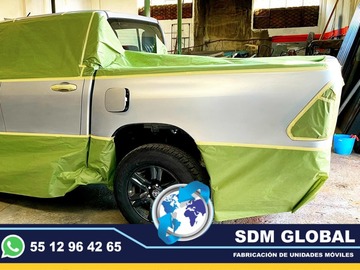 Fabricantes de Cajas secas, con copote, Carrocerias, Remolques, Plataformas, Redilas, Estaquitas, Auto tanques pipas de agua, Unidades Moviles SDM Global Mexico somos una empresa líder como fabricantes de cajas secas, carrocerias redilas, semi remolques, plataformas, auto tanques pipas para agua, estacas, con personal altamente capasitado para su fabricacion de Unidades Moviles Especiales en Mexico.Las cajas secas y carrocerias son de varios tamaños, para transportar diferentes productos y mercancias. Están construidas generalmente de aluminio y madera. Estas carrocerias y cajas secas se sujetan a la parte trasera del chasis. Protegen los productos que no necesitan estar refrigerados, para transportarlo y hacerlos llegar a su destino en el mejor estado posible.Somos una Empresa Mexicana líder en el mercado con años de experiencia, especialistas como fabrica de Carrocerias y cajas secas, Unidades moviles, remolques, pipas de agua, auto tanuqyes, compactadores de basura, alargado y acorazado de chasis, equipamiento de patrullas, ambulancias de traslado, gruas de arrastre plataforma, rampas hidraulicas, redilas, estaquitas, fabricantes de unidades moviles especiales para dependencias de gobierno.Somos fabribricantes directos, distribuidores en todo Mexico, comunicate y te atenderemos personalmente.