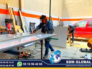 Fabricantes de Cajas secas, con copote, Carrocerias, Remolques, Plataformas, Redilas, Estaquitas, Auto tanques pipas de agua, Unidades Moviles SDM Global Mexico somos una empresa líder como fabricantes de cajas secas, carrocerias redilas, semi remolques, plataformas, auto tanques pipas para agua, estacas, con personal altamente capasitado para su fabricacion de Unidades Moviles Especiales en Mexico.Las cajas secas y carrocerias son de varios tamaños, para transportar diferentes productos y mercancias. Están construidas generalmente de aluminio y madera. Estas carrocerias y cajas secas se sujetan a la parte trasera del chasis. Protegen los productos que no necesitan estar refrigerados, para transportarlo y hacerlos llegar a su destino en el mejor estado posible.Somos una Empresa Mexicana líder en el mercado con años de experiencia, especialistas como fabrica de Carrocerias y cajas secas, Unidades moviles, remolques, pipas de agua, auto tanuqyes, compactadores de basura, alargado y acorazado de chasis, equipamiento de patrullas, ambulancias de traslado, gruas de arrastre plataforma, rampas hidraulicas, redilas, estaquitas, fabricantes de unidades moviles especiales para dependencias de gobierno.Somos fabribricantes directos, distribuidores en todo Mexico, comunicate y te atenderemos personalmente.