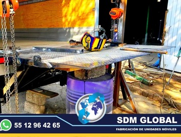 Fabricantes de Gruas de Arrastre, Plataforma, Salvamento Fabricacion y venta de unidades moviles para seguridad publica y transito vial. SDM Global Mexico somos una empresa líder en el Fabricacion de Gruas de Salvamento, Plataforma, arrastre, asi como de unidades moviles de rescate, salvamento, proximidad, primer respodiente, equipo tactito, anti motin, fuerzas especiales, semi remolques con personal altamente capasitado para su fabricacion, winch electrico, sirena, bocina, codigos, estrobos, luces, etc. somos fabricantes.Las grúas son vehículos utilizados para transportar automóviles, camiones o cualquier transporte en general, remolcarlos en casos de accidente de tránsito, estacionamiento en lugares inadecuados o manejo por parte del conductor bajo los efectos del alcohol u otras sustancias. somos una Fabrica de gruas de Salvamento, Plataforma, Arrastre.Somos una Empresa Mexicana líder en el Mercado con años de experiencia, especialistas en el Fabricacion de Gruas de Salvamento, Plataforma, arrastre Cajas secas, carrocerias, Unidades Moviles Especiales de Seguridad, Rescate, Salvamento, Salud, Comunicacion, Seguridad.Somos fabribricantes directos, distribuidores en todo Mexico, comunicate y te atenderemos personalmente.